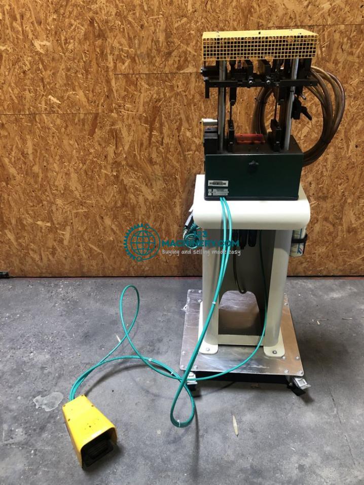 Afficher l`annonce Oemme s.p.a. P-20-V stamping machine