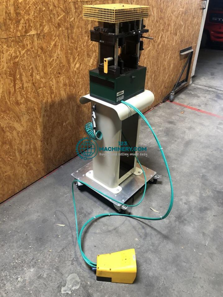 Afficher l`annonce Oemme s.p.a. P-20-V stamping machine