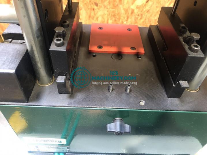 Afficher l`annonce Oemme s.p.a. P-20-V stamping machine