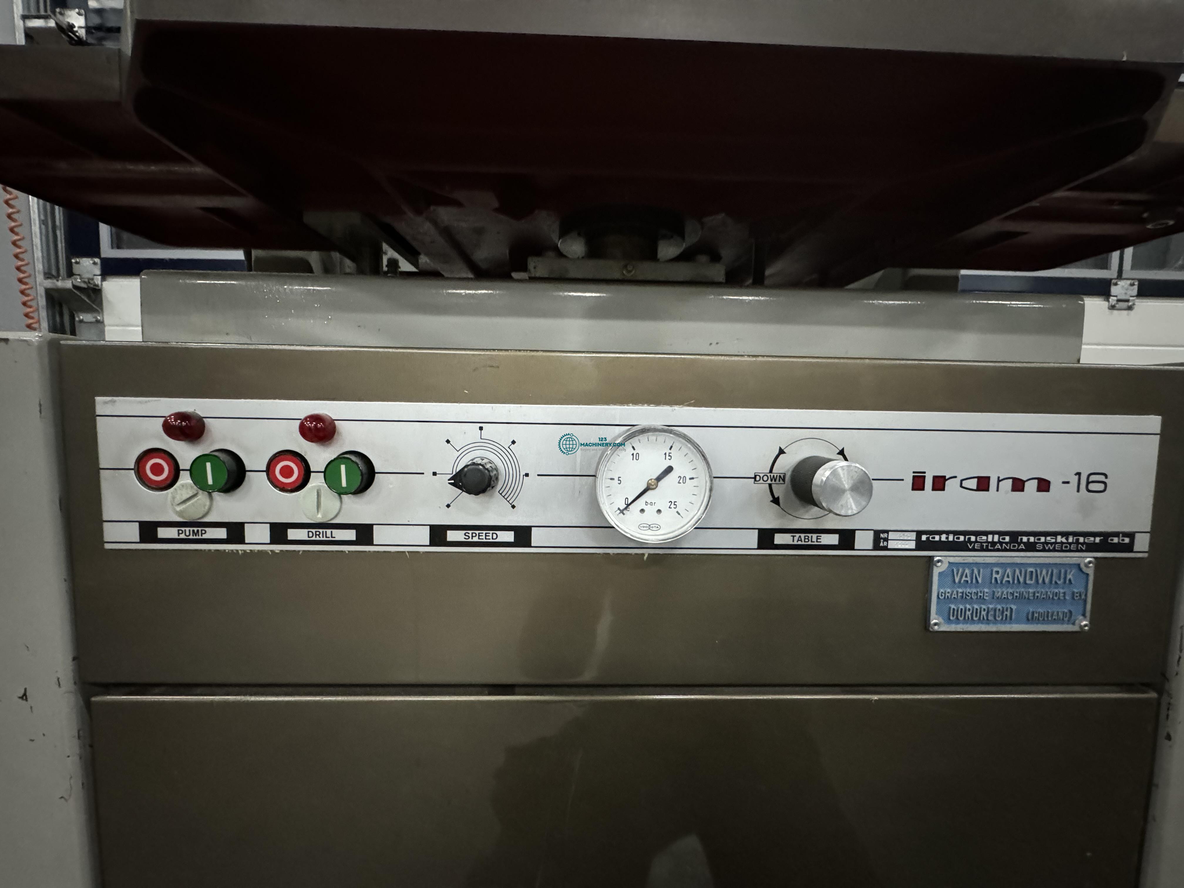 Toon advertentie Paper drill 4 head