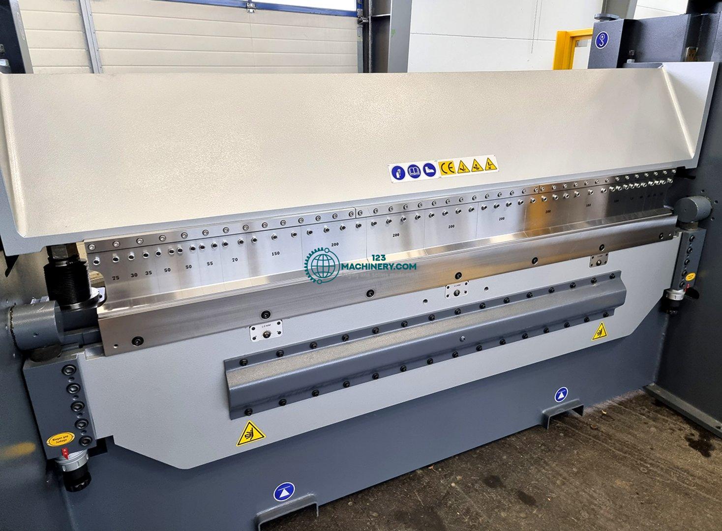 Afficher l`annonce Hydraulic folding machine FINTEK V-AMH 2035