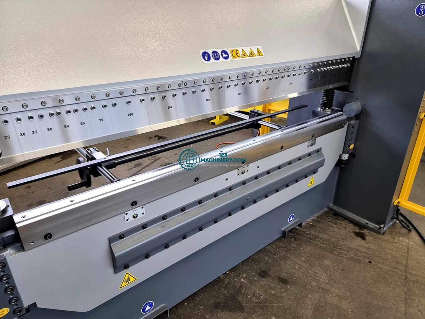 Afficher l`annonce Hydraulic folding machine FINTEK V-AMH 2035