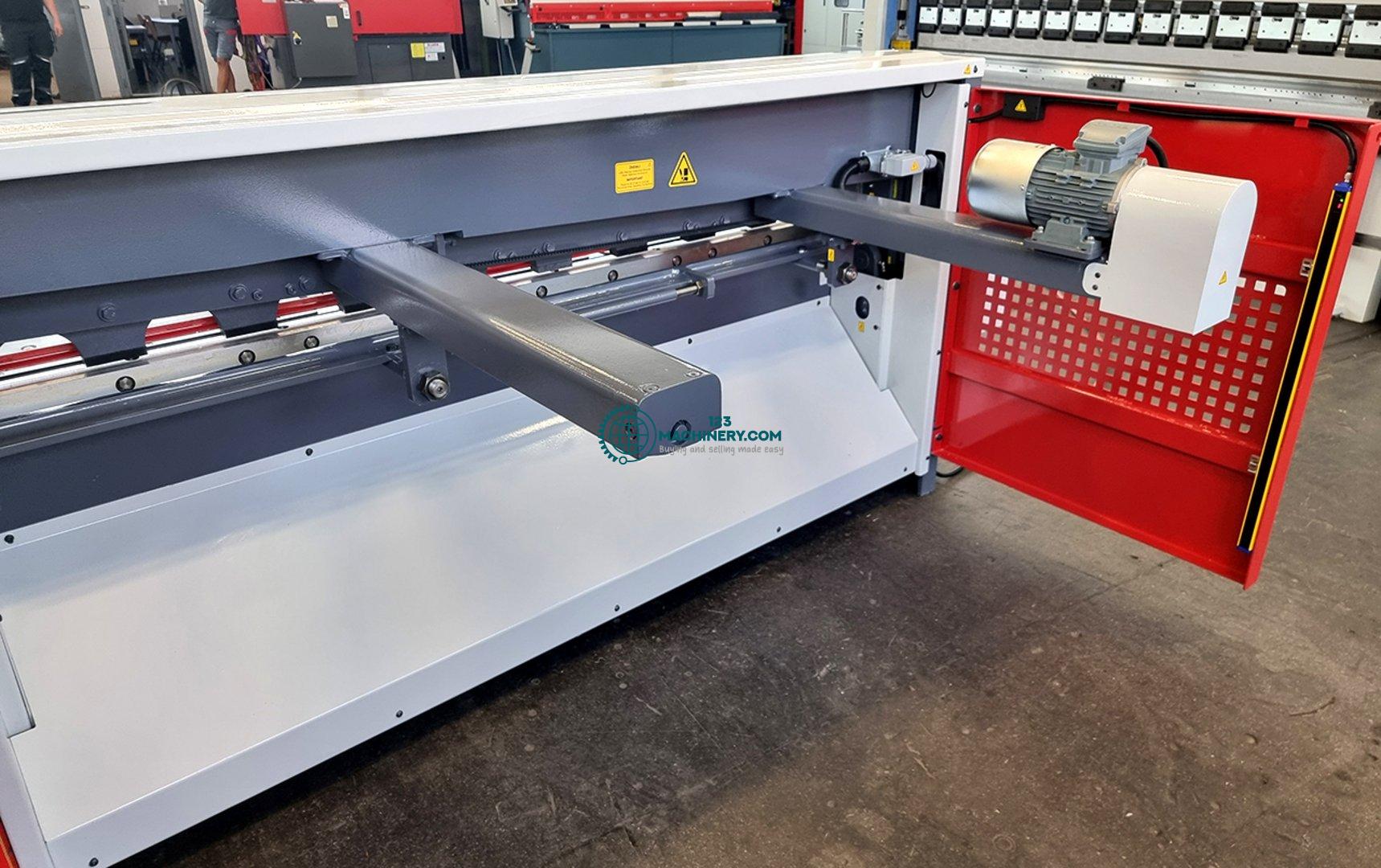 Motorized plate shear UMS Comfort 2006