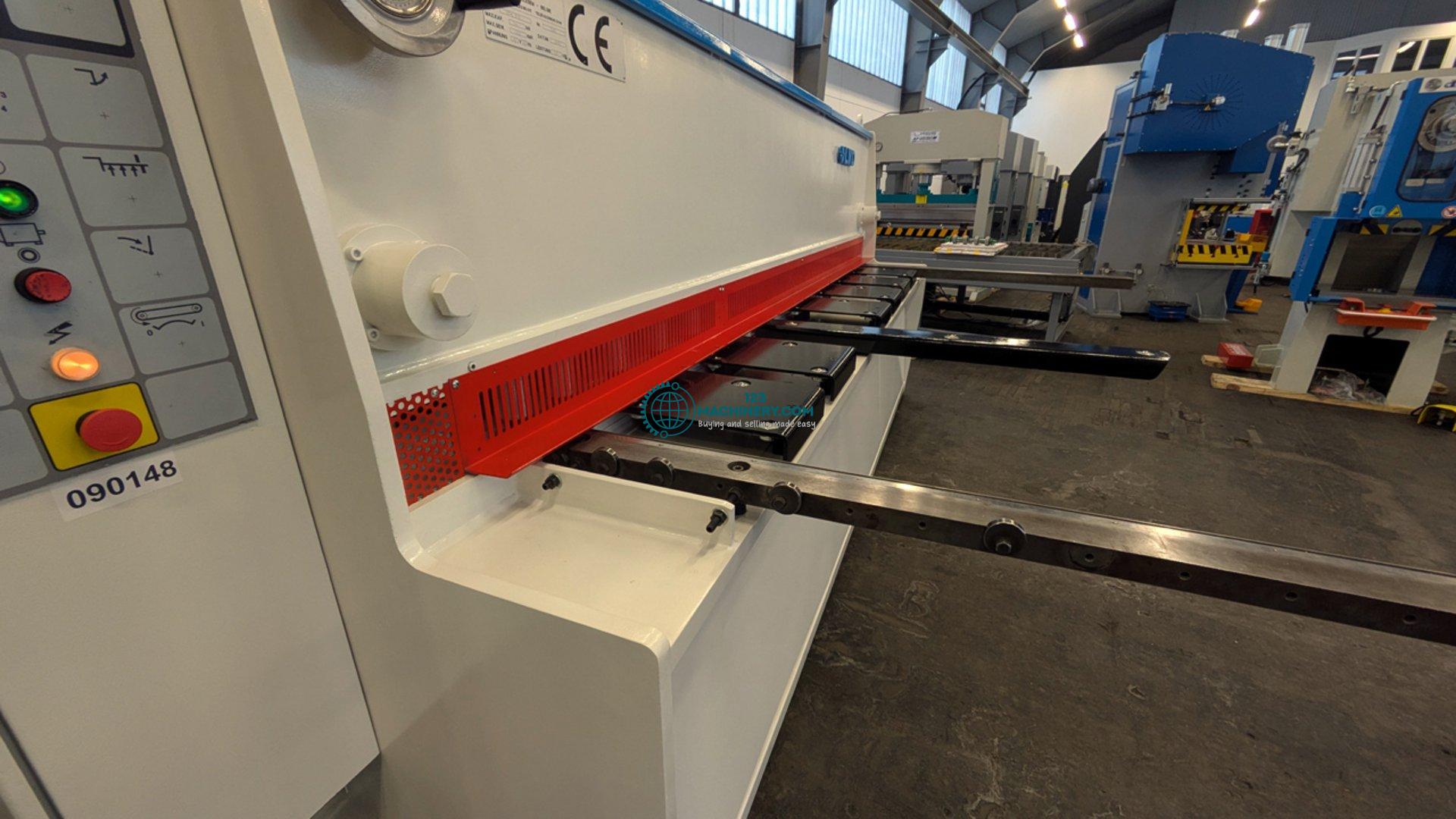 Inserat anzeigen Hydraulische Tafelschere LVD HST-C 31/6