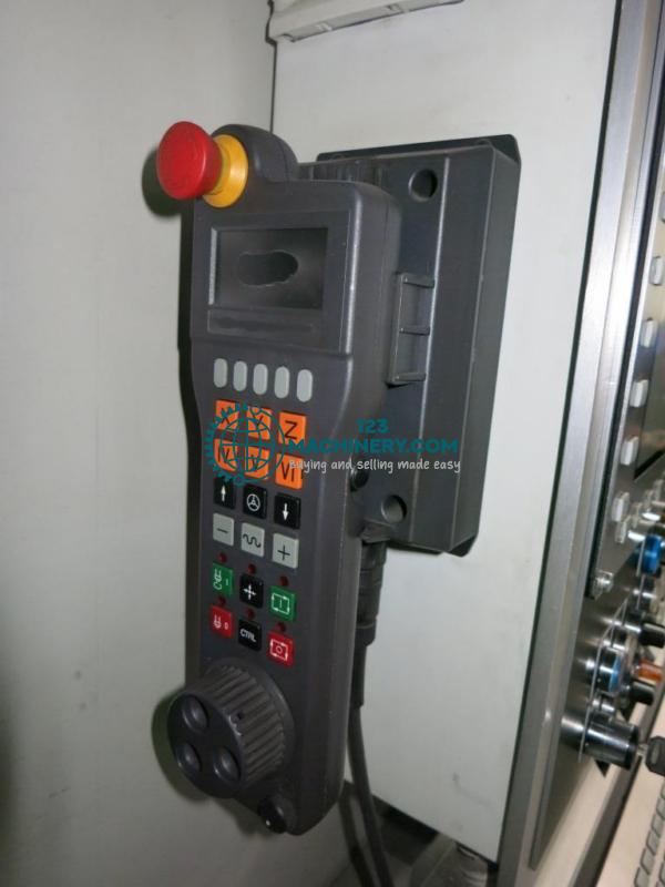 Traveling column milling machine