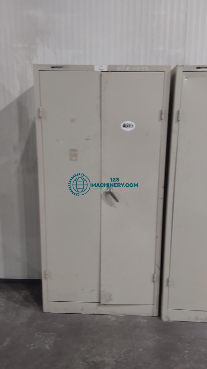 Afficher l`annonce Türenschrank