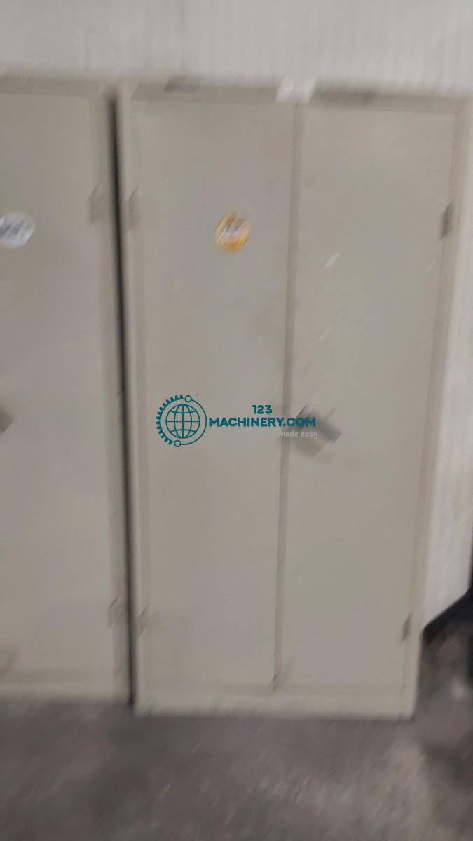 Afficher l`annonce Türenschrank