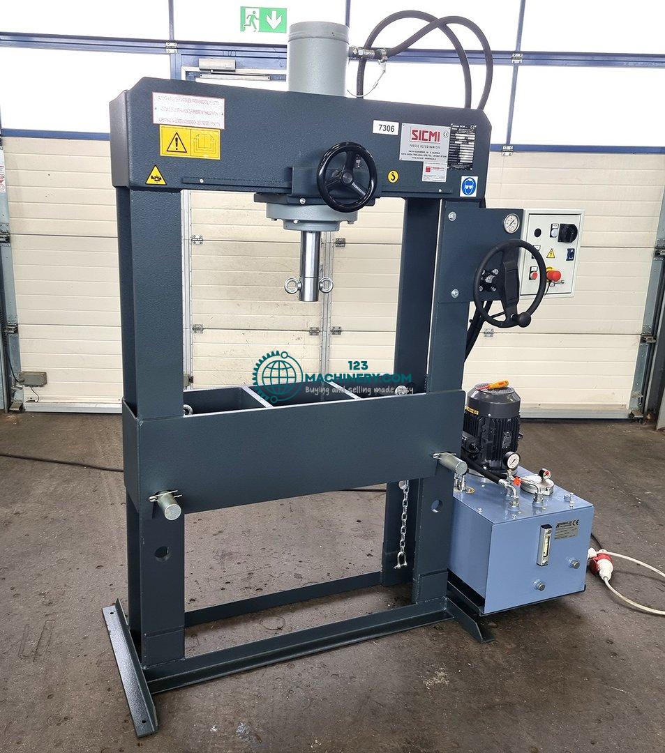 Показывать рекламу Hydraulic workshop press SICMI PSV 50 M