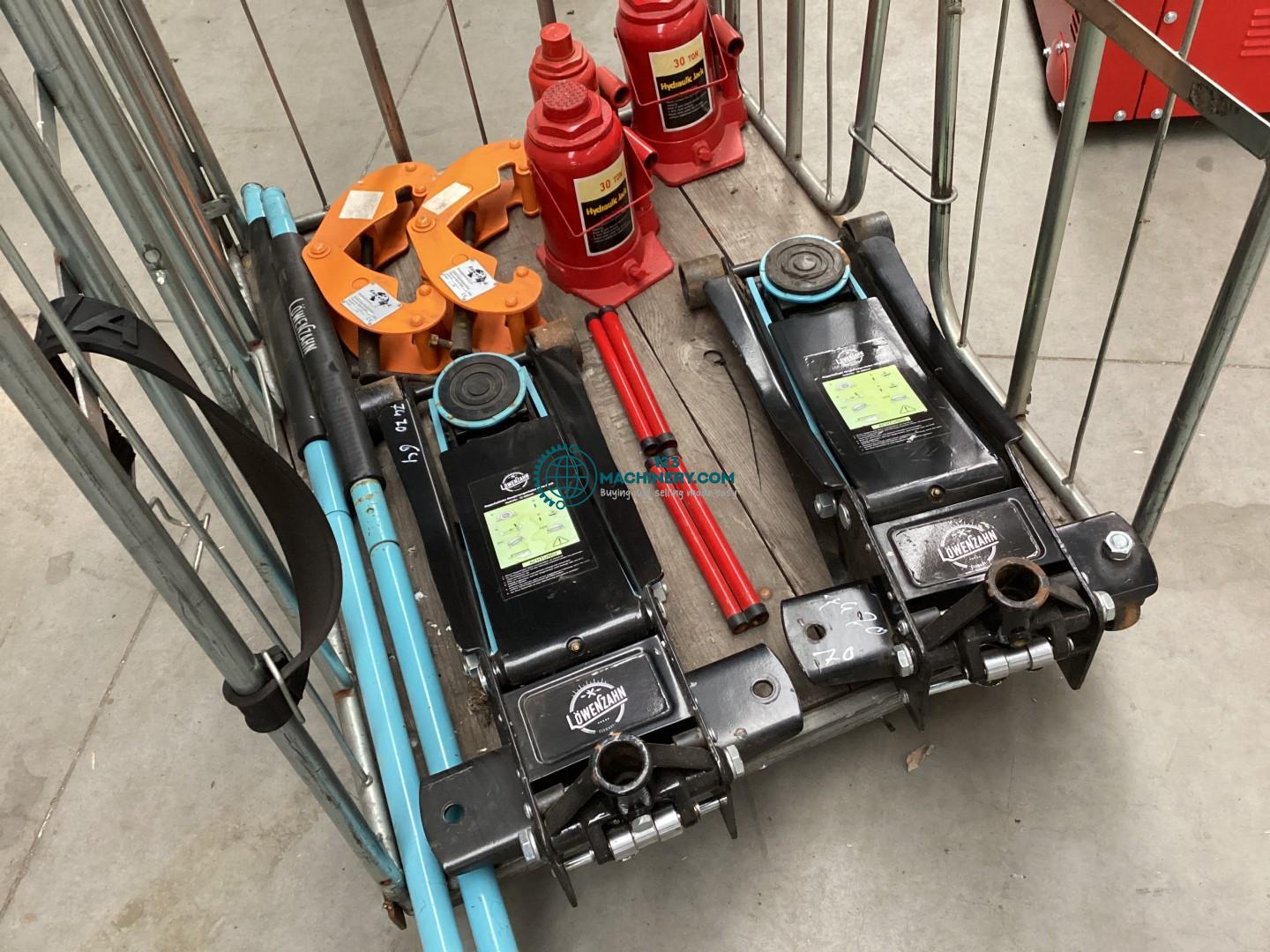 Show advert Jack party