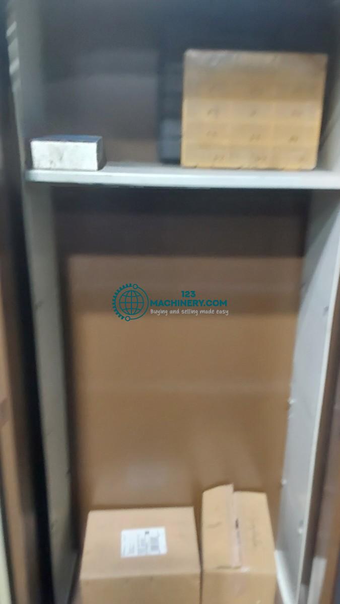 Inserat anzeigen Türenschrank