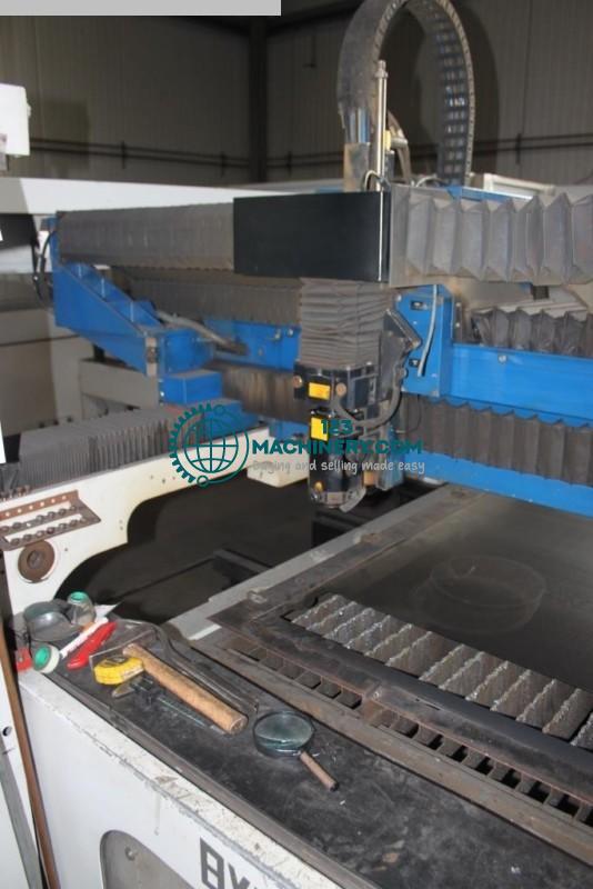 Laserschneidmaschine