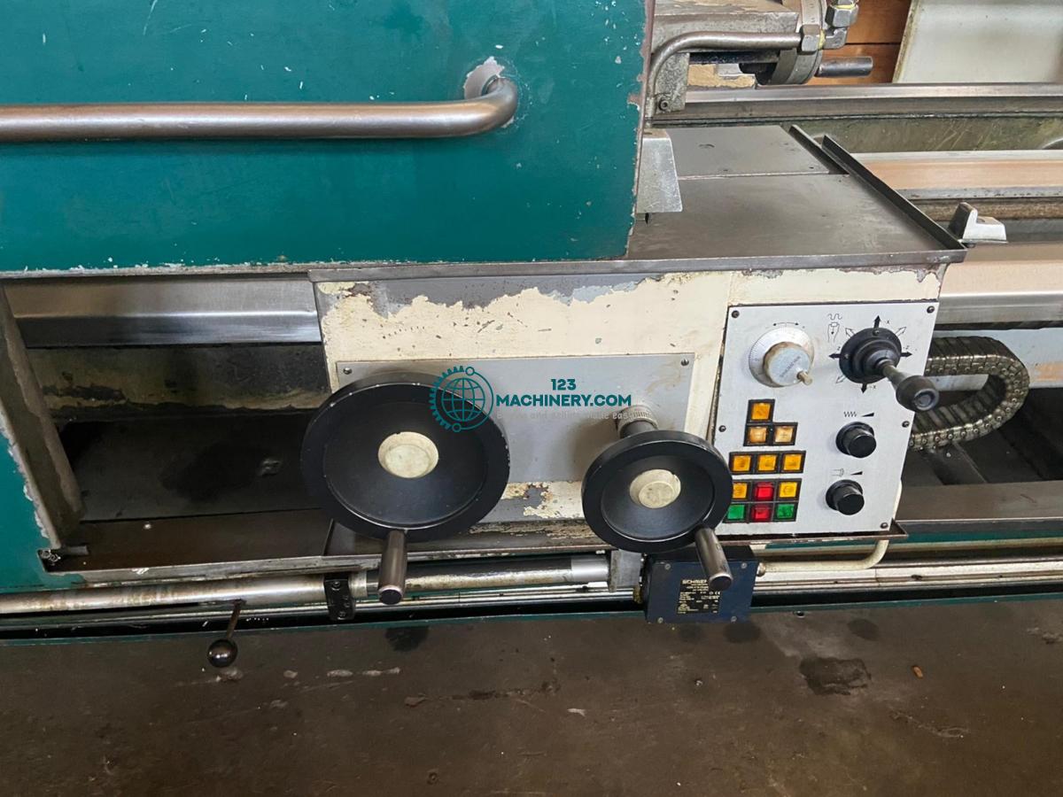 Токарный станок с управлением по циклу