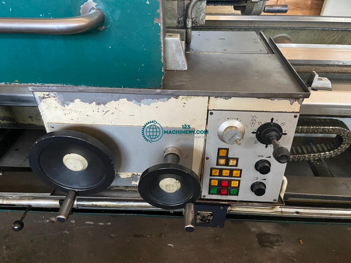 Токарный станок с управлением по циклу