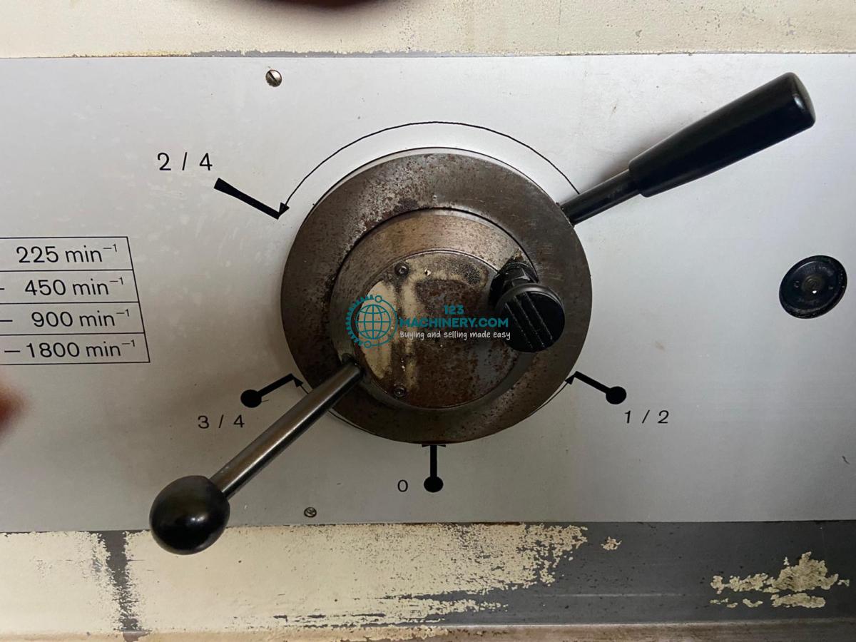 Токарный станок с управлением по циклу