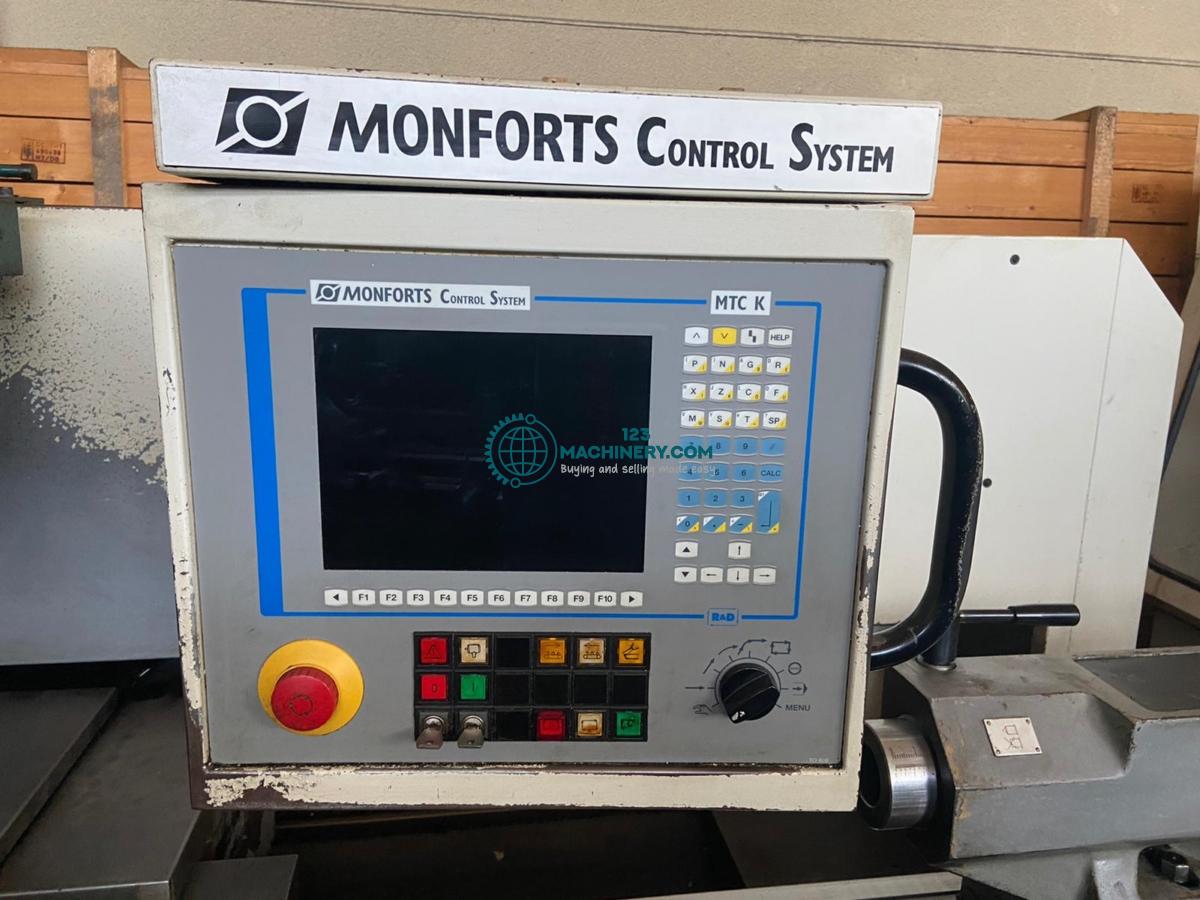 Токарный станок с управлением по циклу