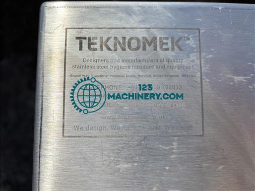 Teknomek Stainless tables