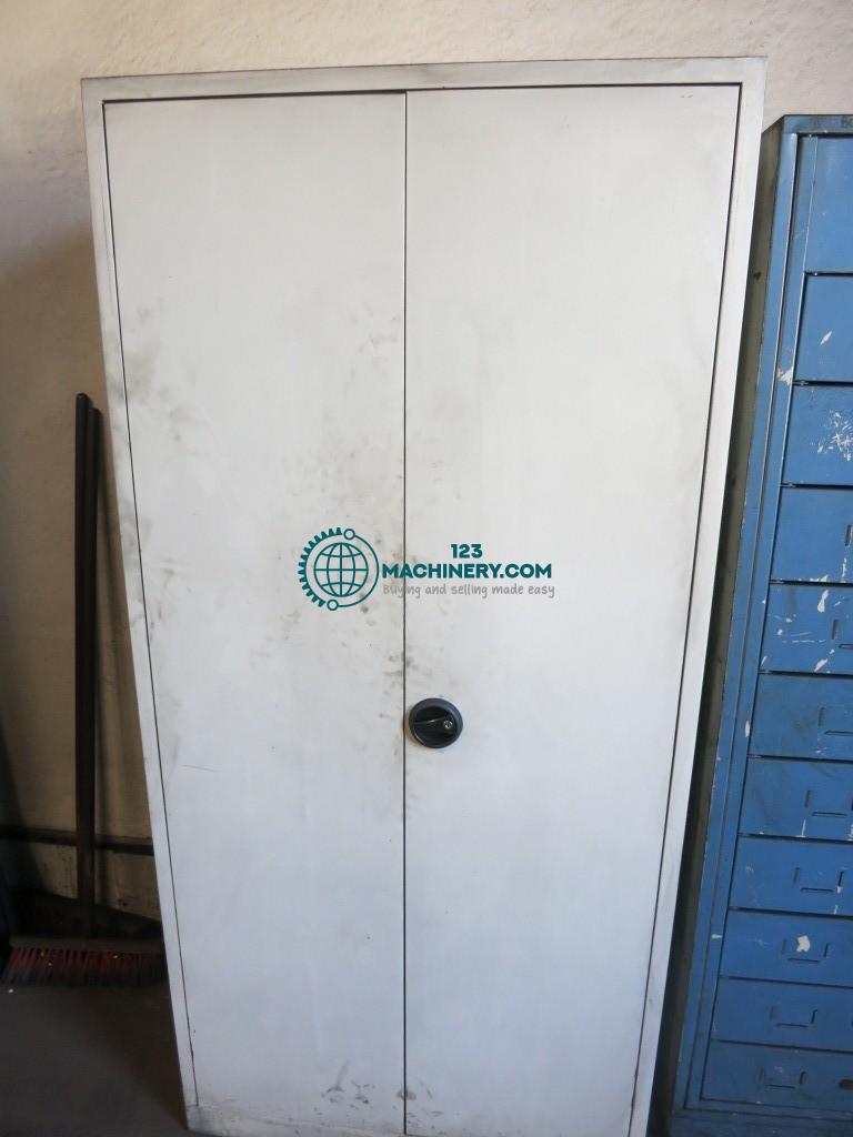 Türenschrank
