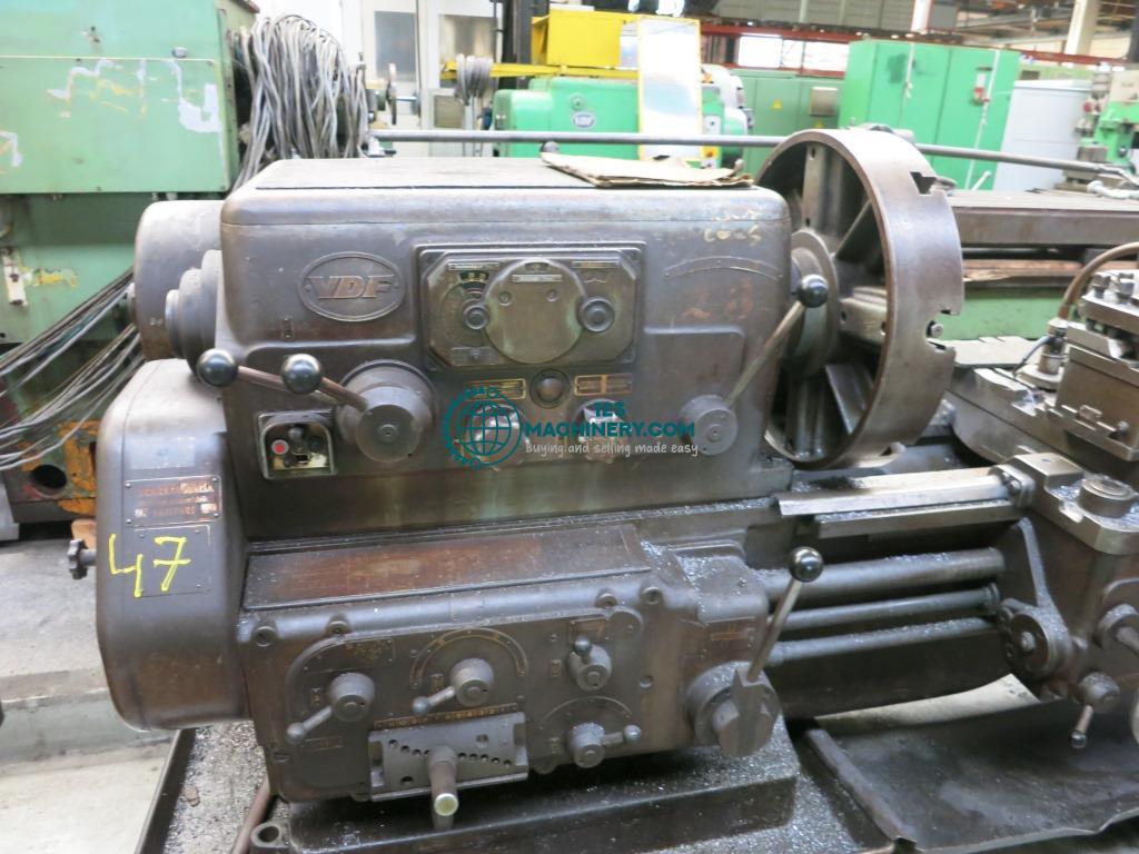 Leit- und Zugspindeldrehmaschine