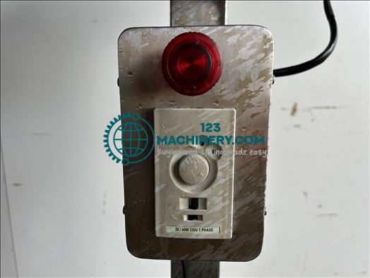 Aksar Hopper and screw feed