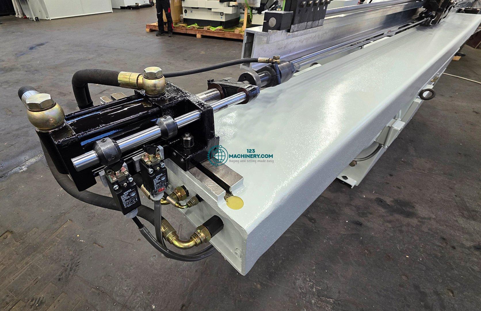 Tube bending machine with mandrel UNI 42 CD