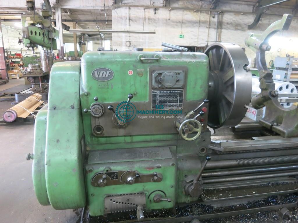 Leit- und Zugspindeldrehmaschine