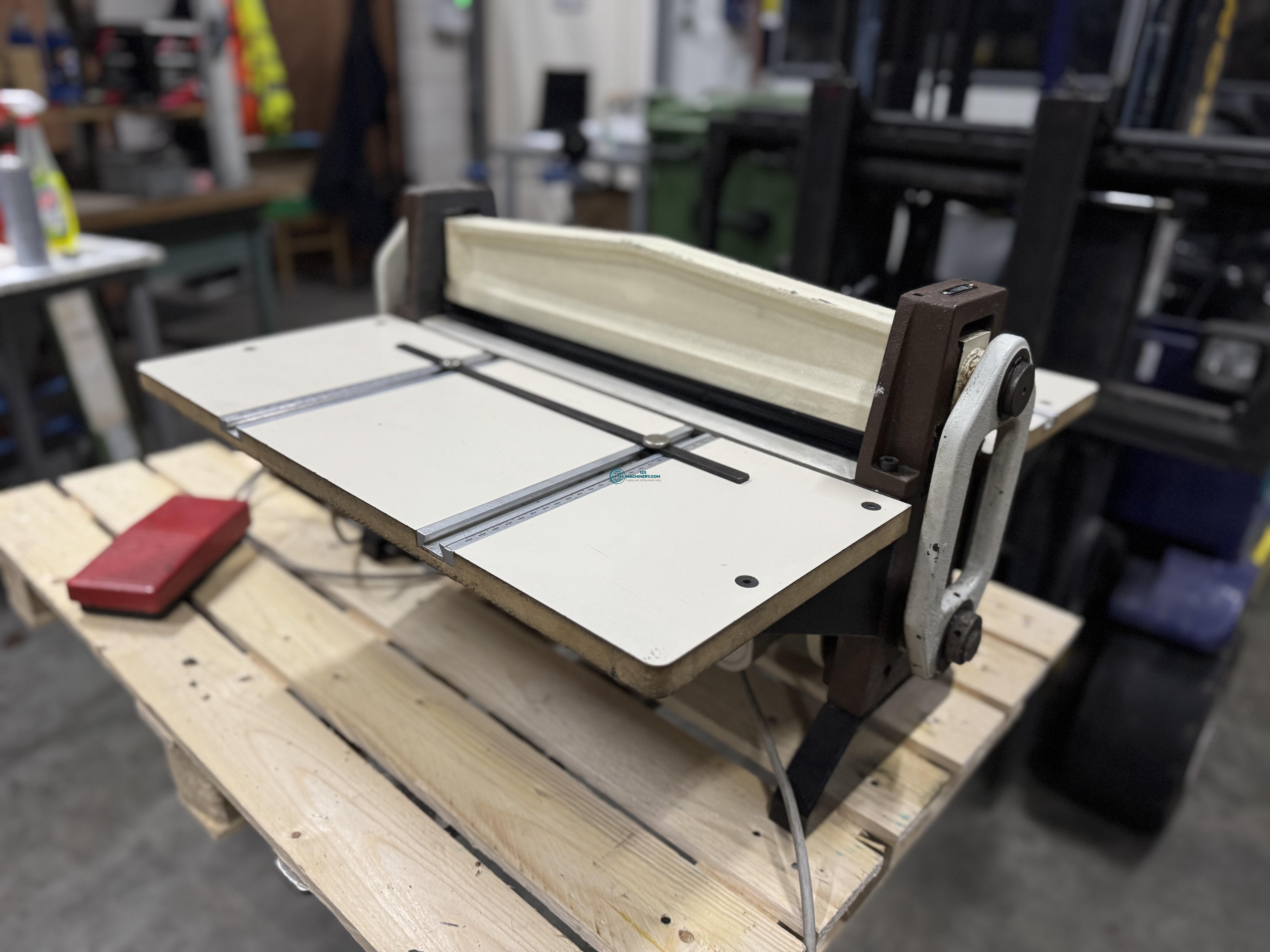 Show advert Creasing machine