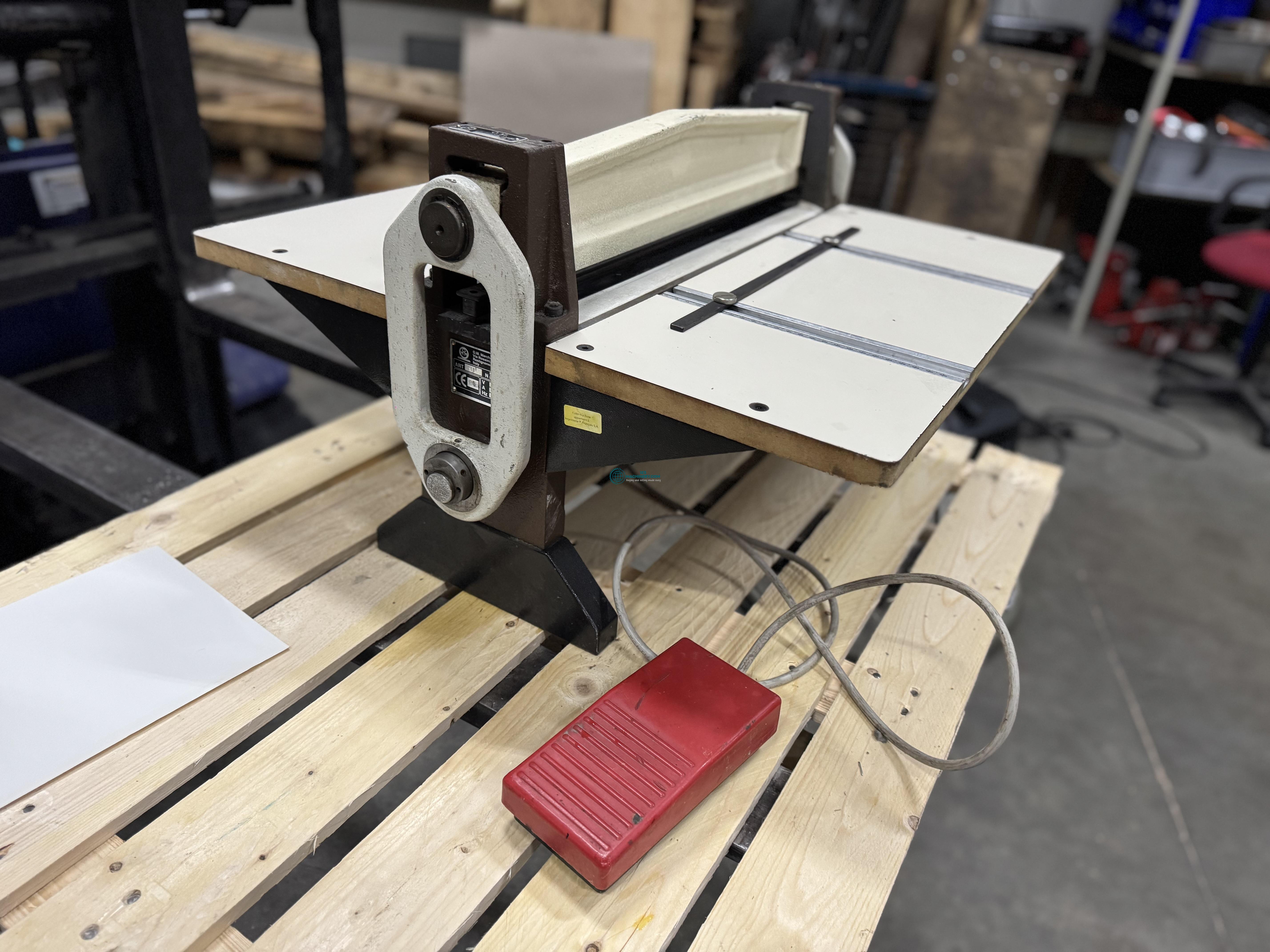 Show advert Creasing machine