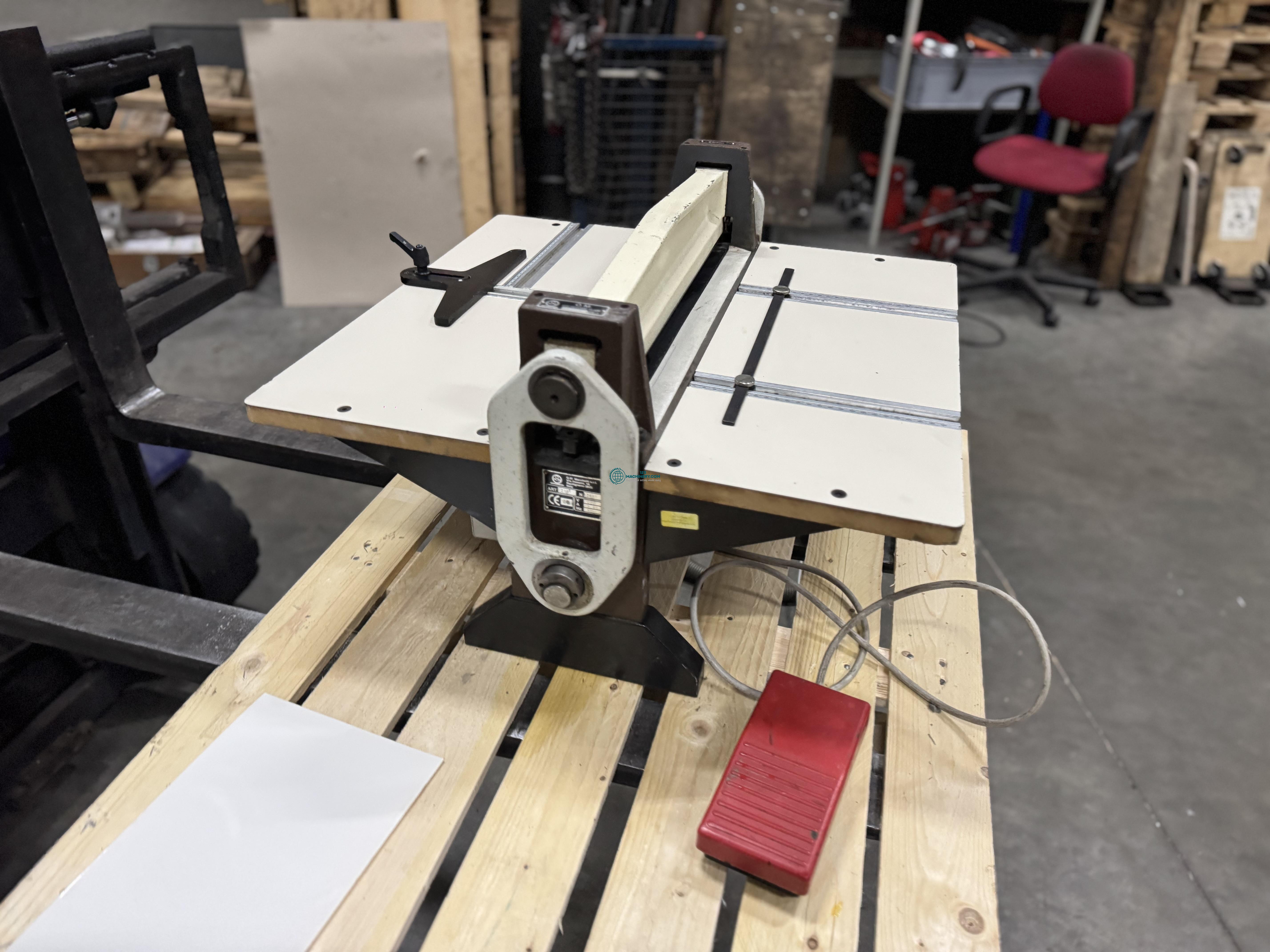 Show advert Creasing machine