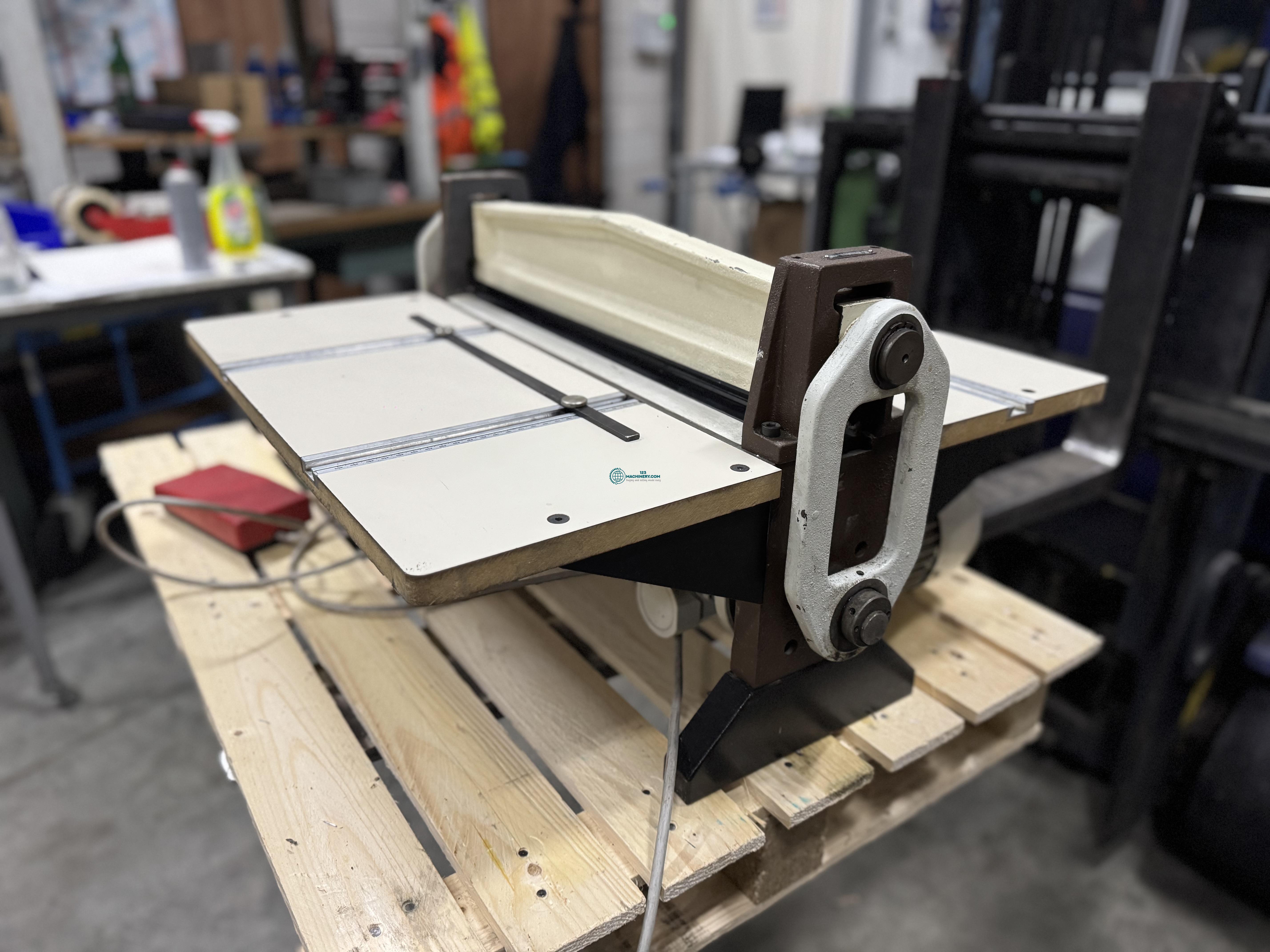 Show advert Creasing machine