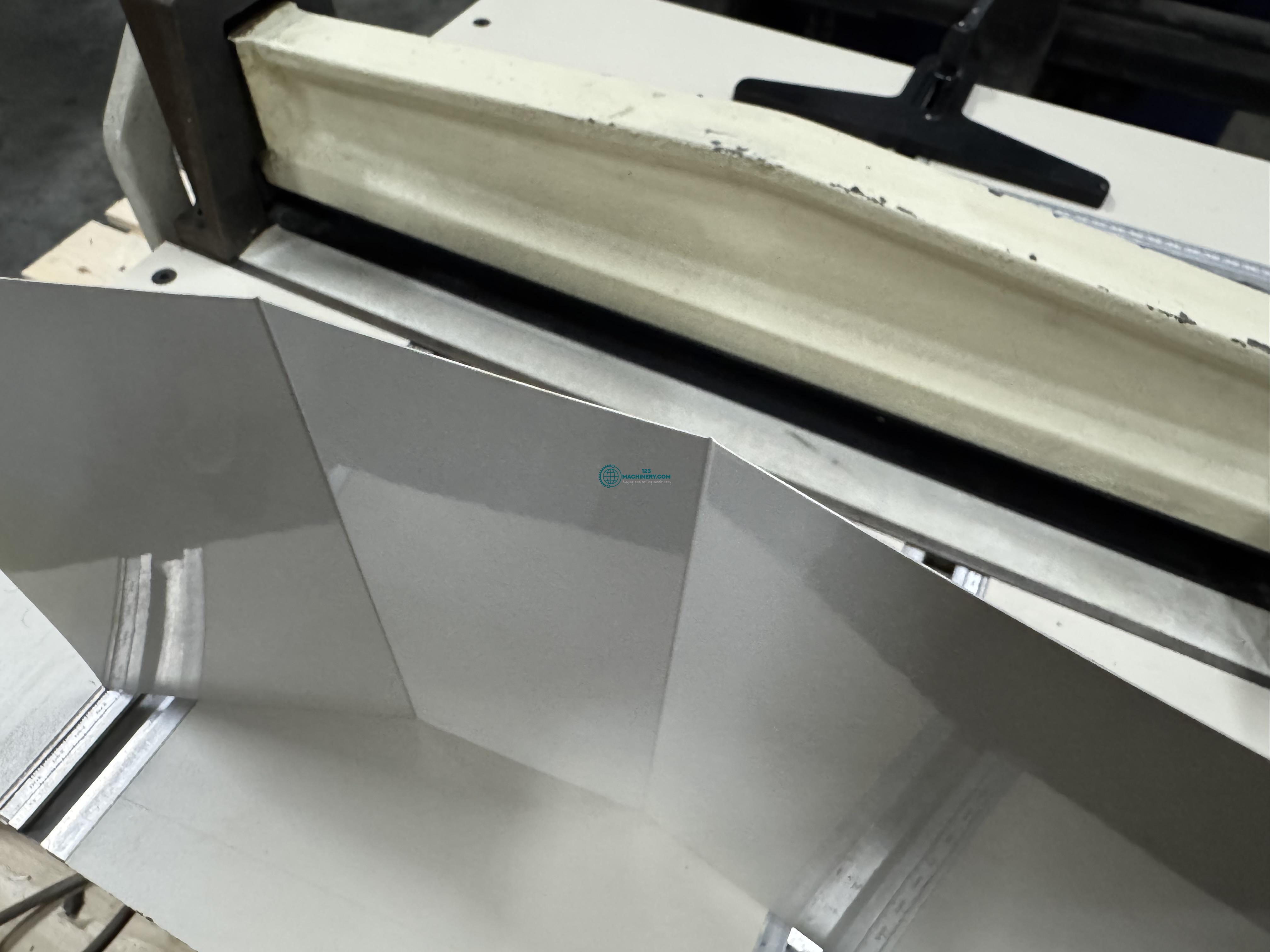 Show advert Creasing machine