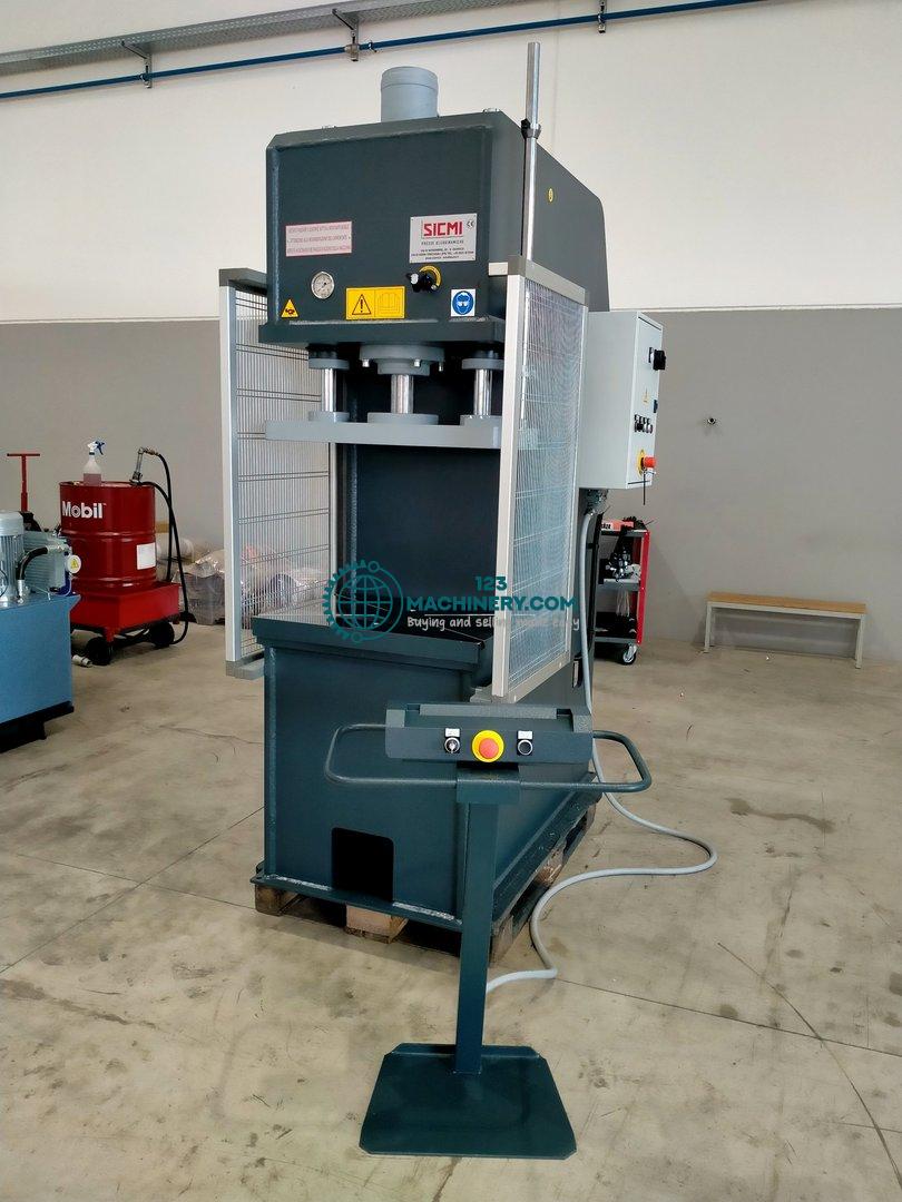 Hydraulic single column press SICMI PCL 40 A