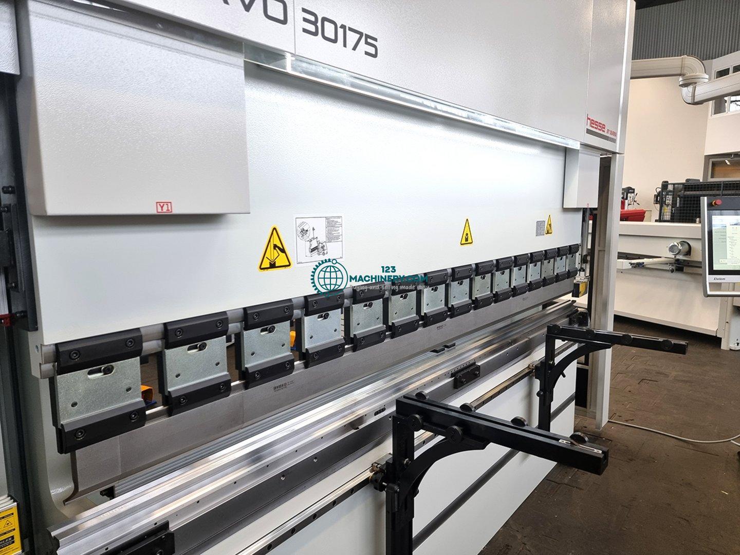 Hydraulic CNC press brake HESSE by DURMA AD-Servo 