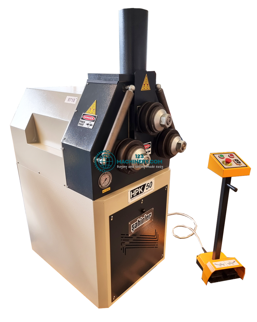 Profile bending machine with hydraulic feed of rol