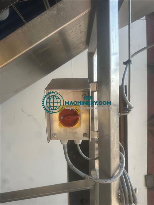 Toon advertentie Ambit Flighted elevator conveyor