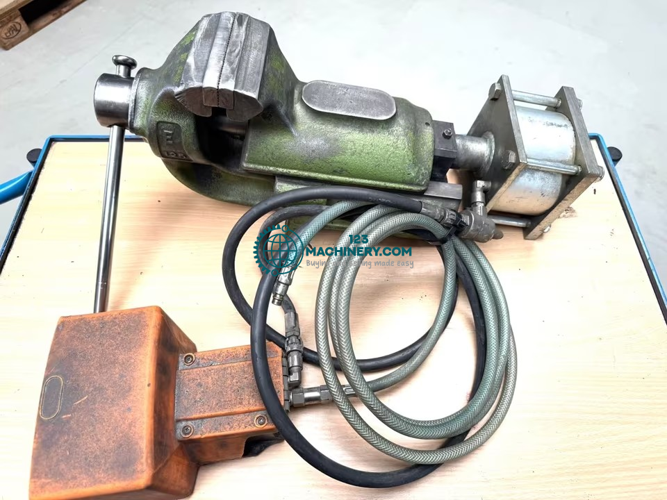 İlanı göster Leinen Schraubstock Pneumatisch