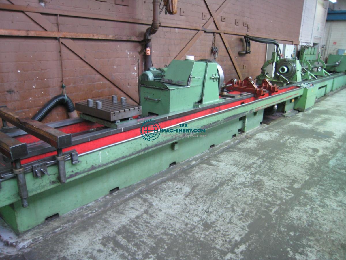 Tieflochbohrmaschine