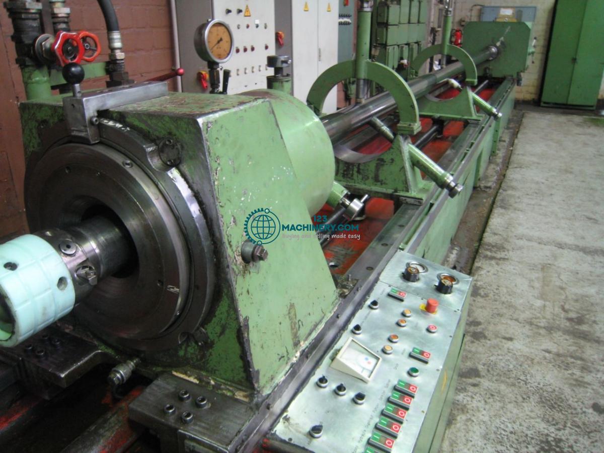 Tieflochbohrmaschine