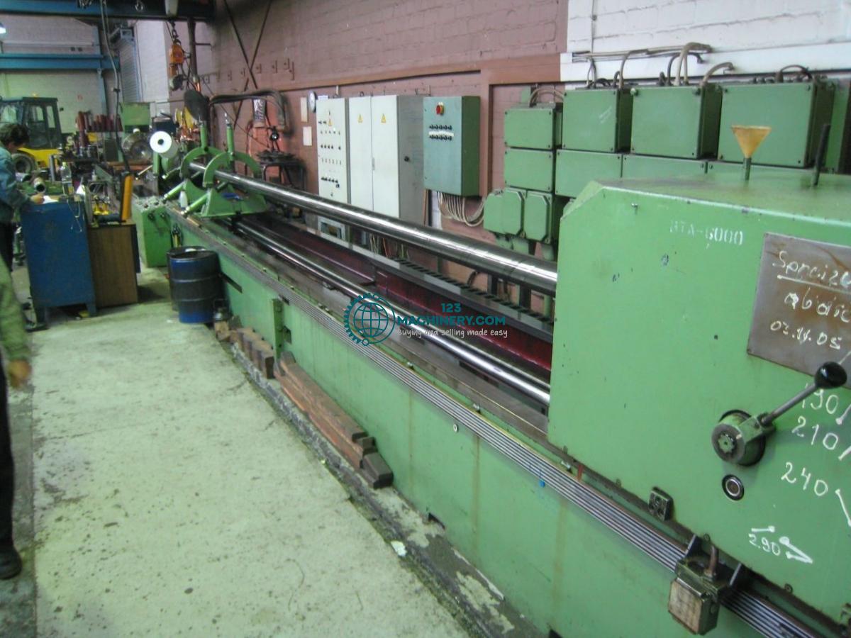 Tieflochbohrmaschine