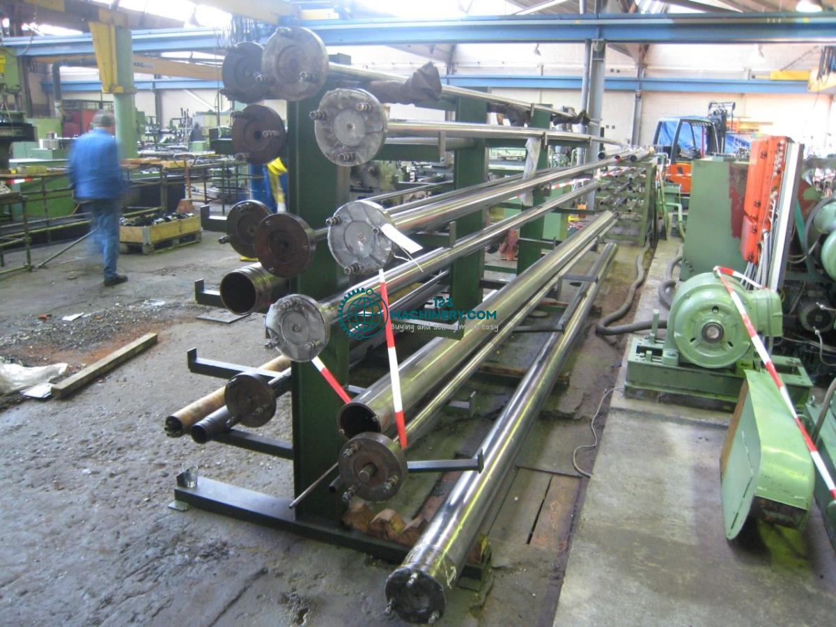 Tieflochbohrmaschine