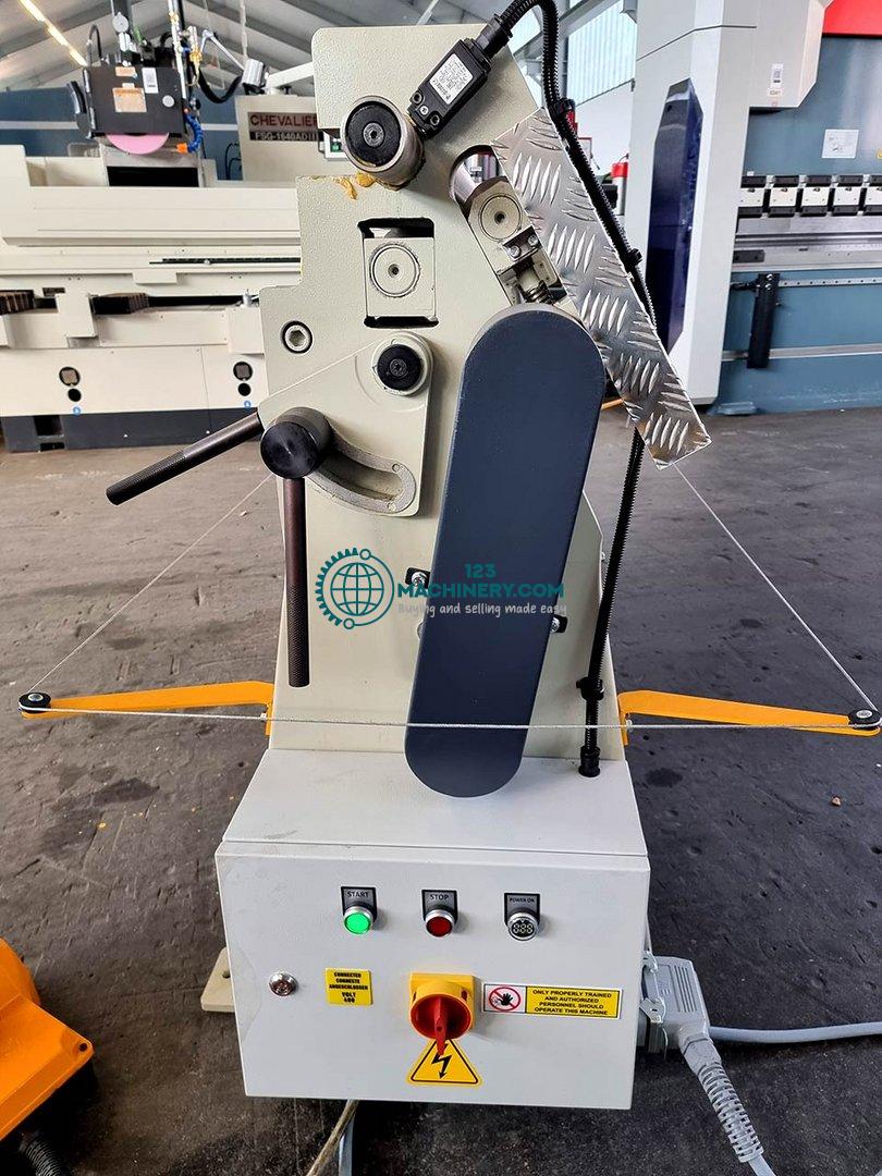 Afficher l`annonce Motorized 3-roll plate bending machine HESSE by IS