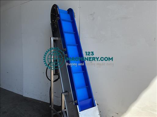 NNP Flighted elevator conveyor