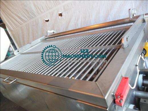 Velati Mixer300 twin shaft paddle mixer and tote bin hoist