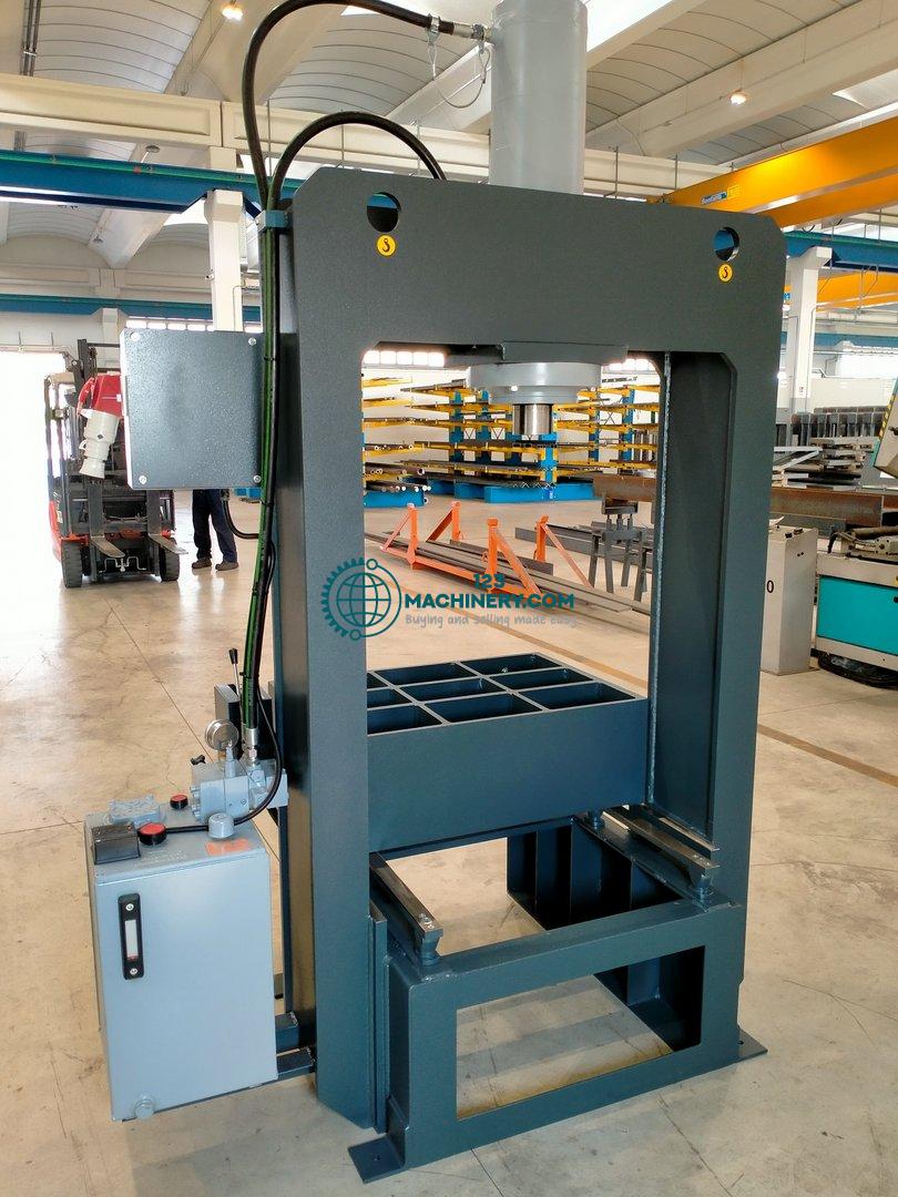 Afficher l`annonce Hydraulic workshop press SICMI PBM 70