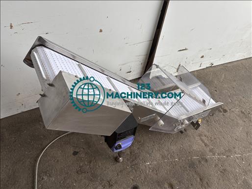 Toon advertentie NNP Flighted elevator conveyor