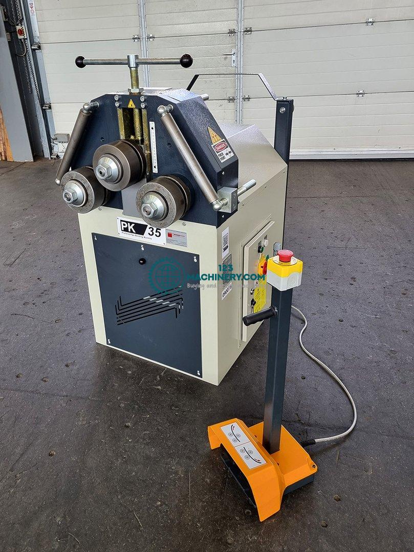 Profile bending machine with manual feed of rolls 