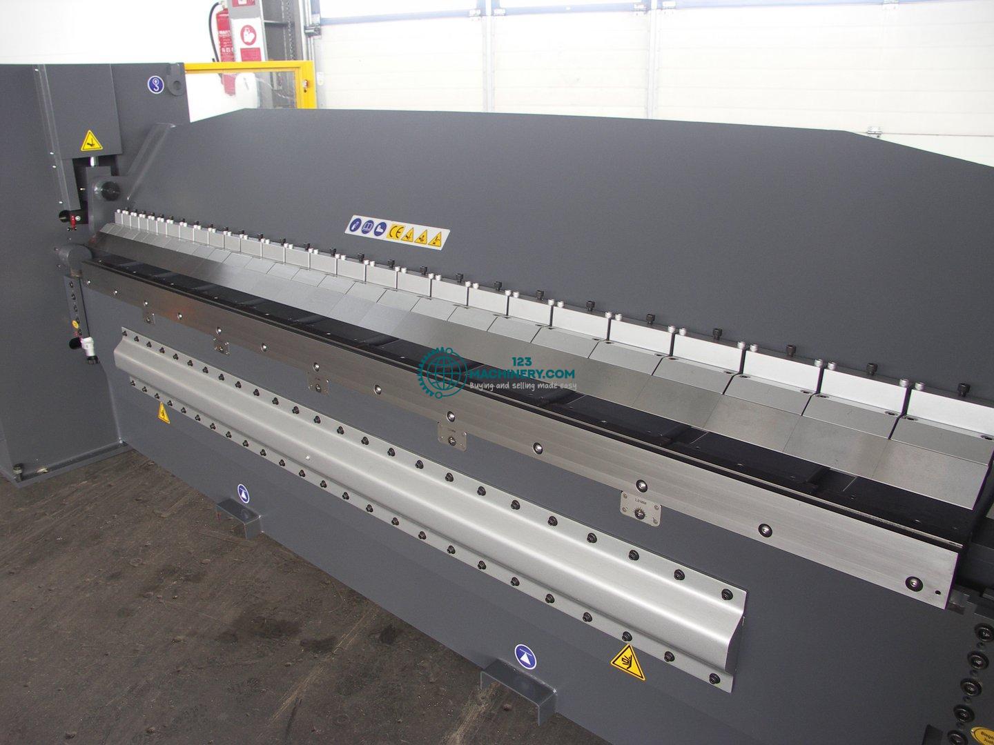 Mostrar anuncio Hydraulic folding machine FINTEK AMH-K 3135