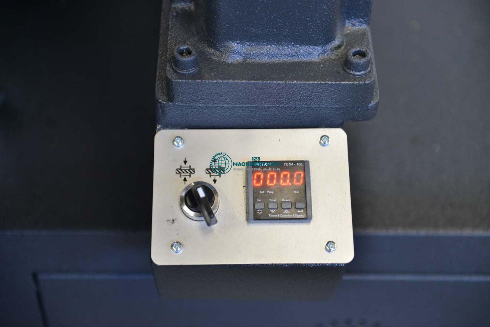 Показывать рекламу Semiautomatic band saw HESSE by BEKA-MAK BMSY 440