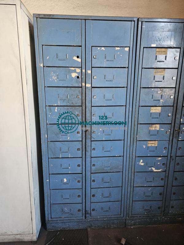Türenschrank