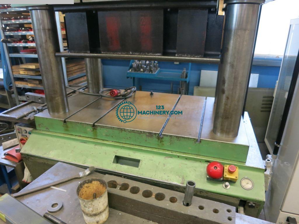Viersäulenpresse - Hydraulisch
