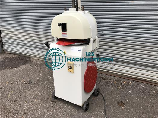 Daub DV10 Semi automatic bun divider rounder